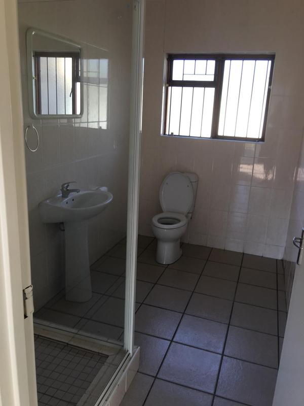 To Let 3 Bedroom Property for Rent in Uitzicht Western Cape
